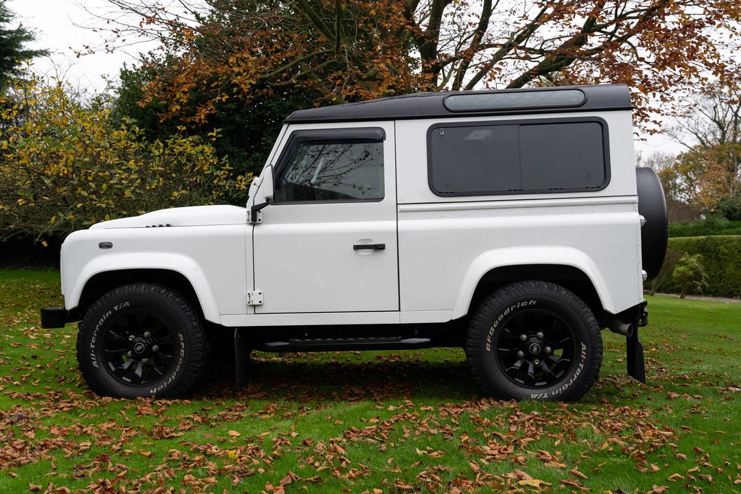 2015 Land Rover Defender 90 - Image 20 of 31
