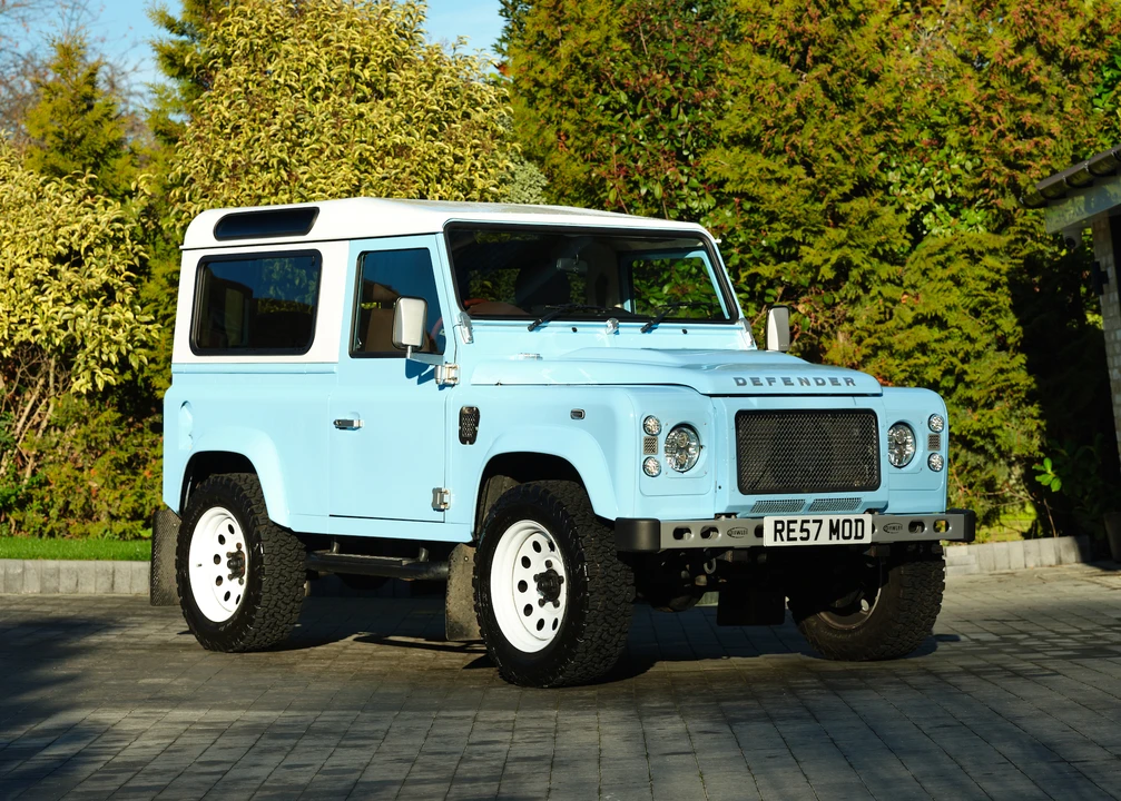 2015 Land Rover Defender 90 - Image 2 of 31