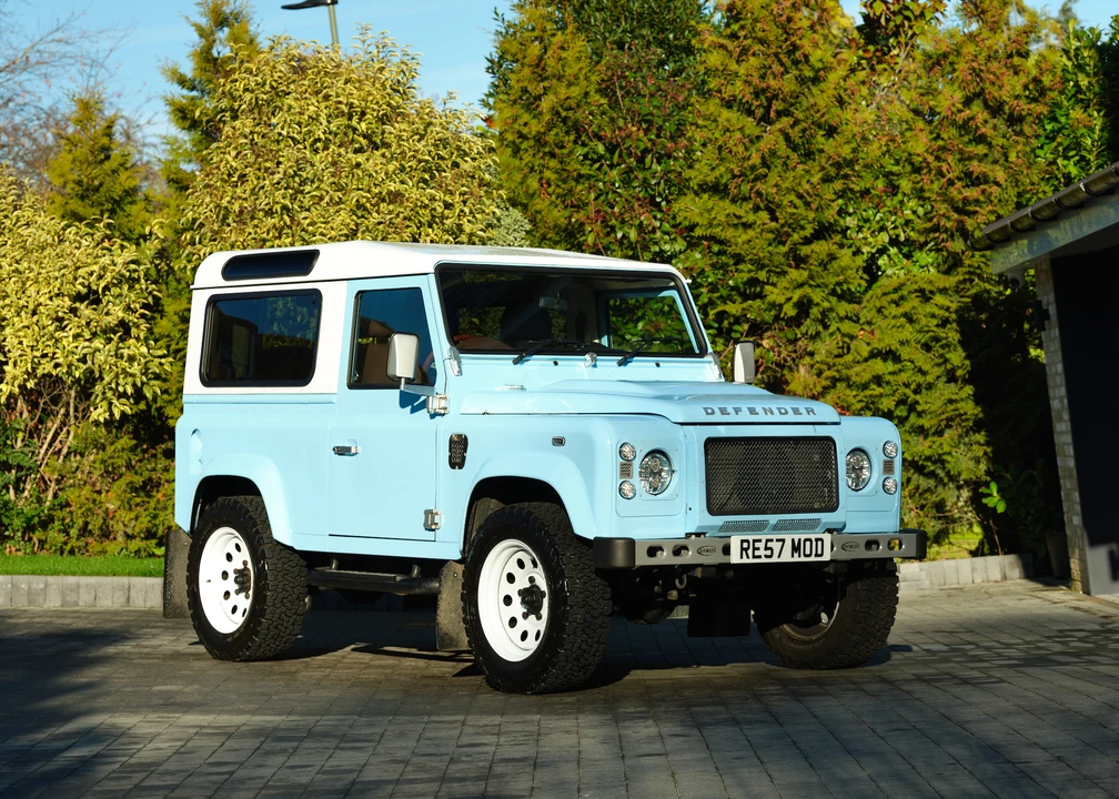2015 Land Rover Defender 90 - Image 4 of 31