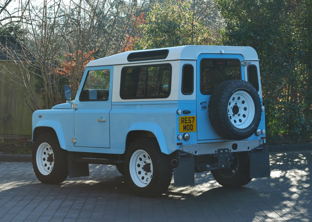 2015 Land Rover Defender 90 - Image 8 of 31