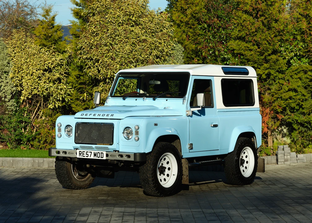 2015 Land Rover Defender 90 - Image 11 of 31
