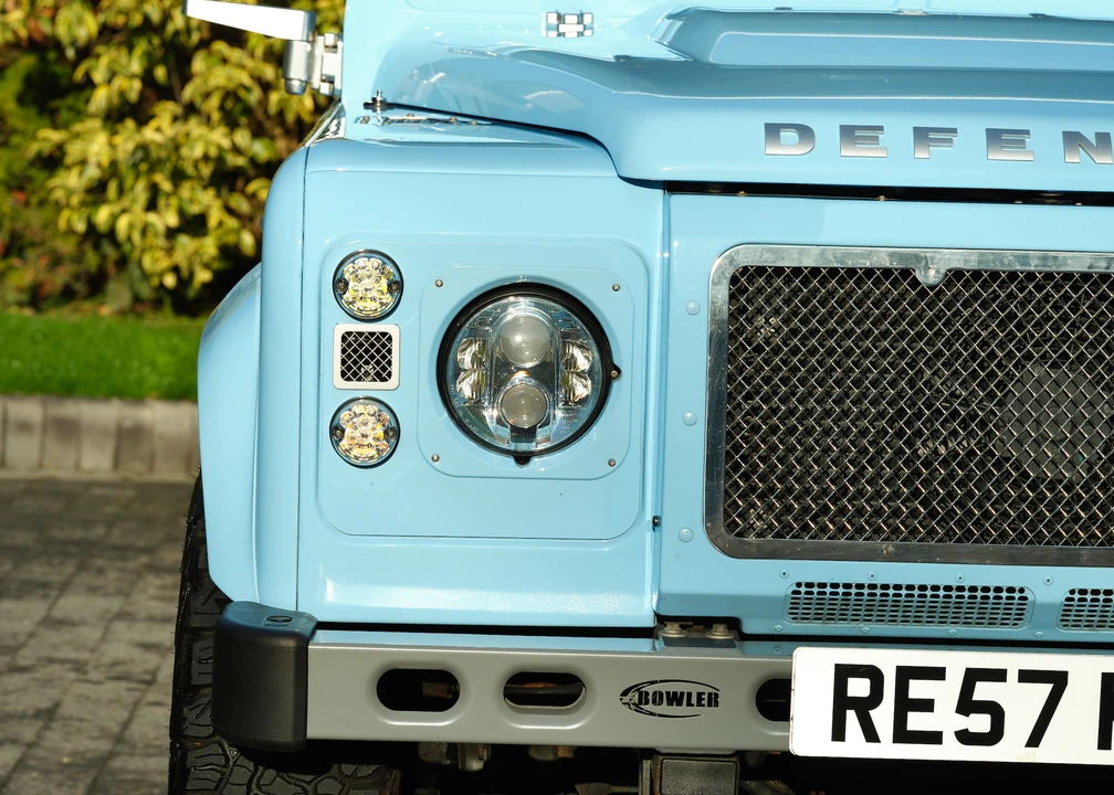 2015 Land Rover Defender 90 - Image 14 of 31