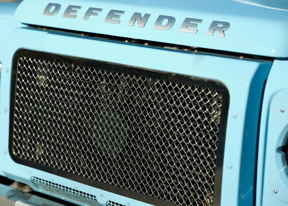 2015 Land Rover Defender 90 - Image 16 of 31