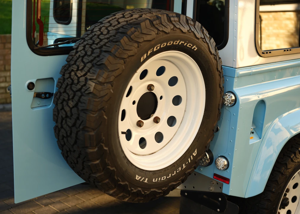 2015 Land Rover Defender 90 - Image 25 of 31