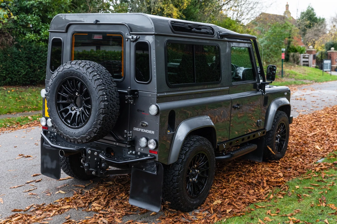 2015 Land Rover Defender 90 - Image 14 of 31