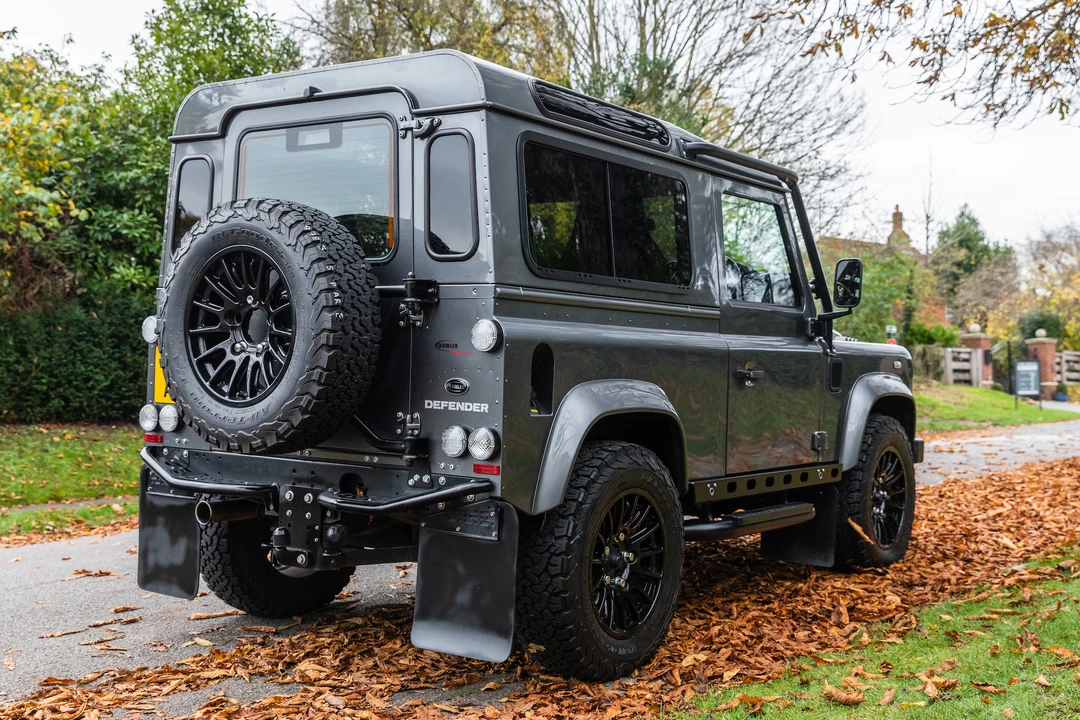 2015 Land Rover Defender 90 - Image 6 of 31