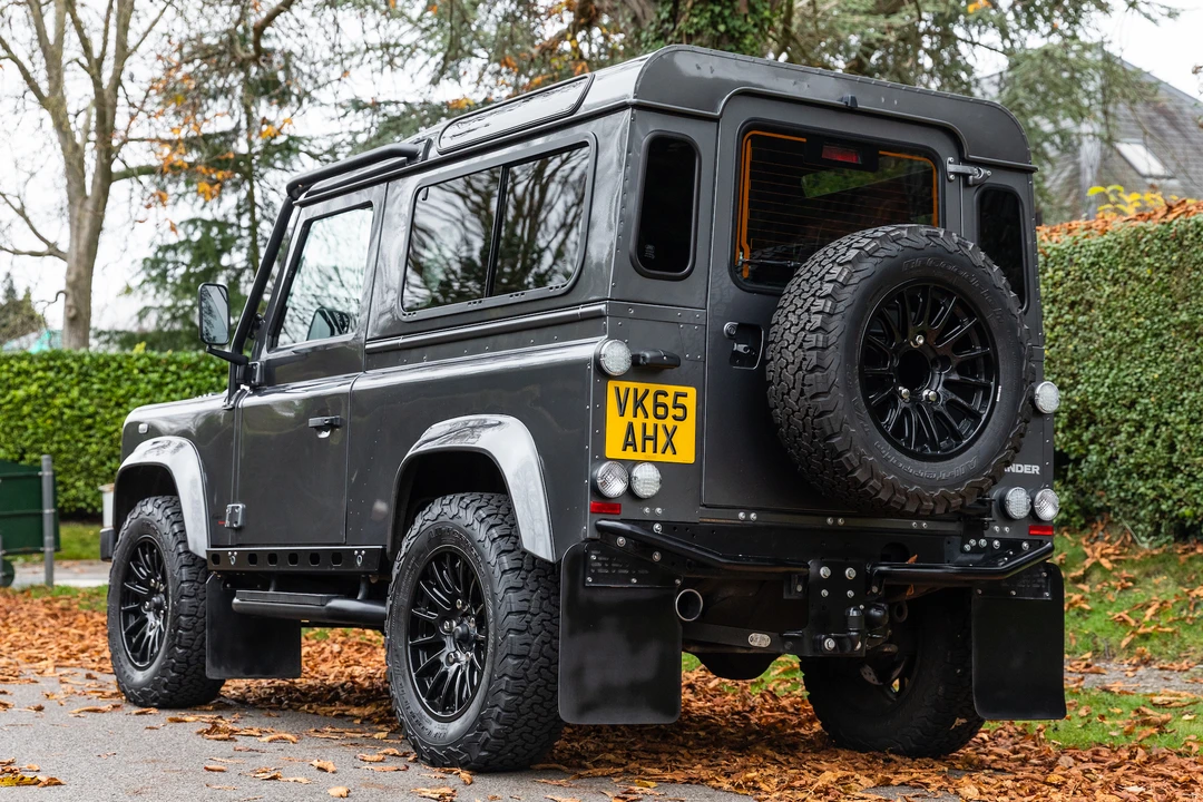 2015 Land Rover Defender 90 - Image 16 of 31