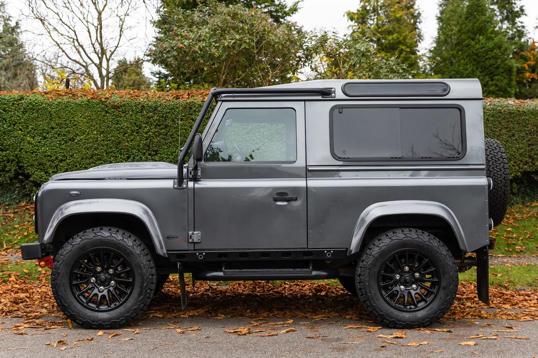2015 Land Rover Defender 90 - Image 9 of 31