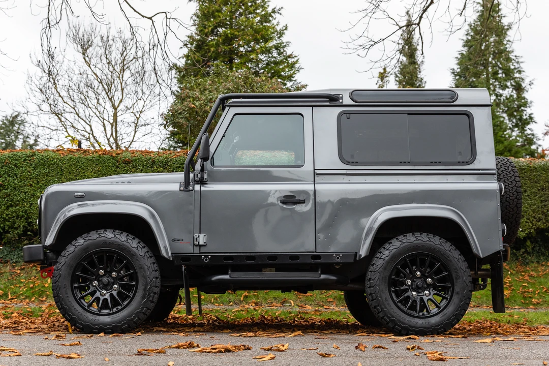 2015 Land Rover Defender 90 - Image 17 of 31