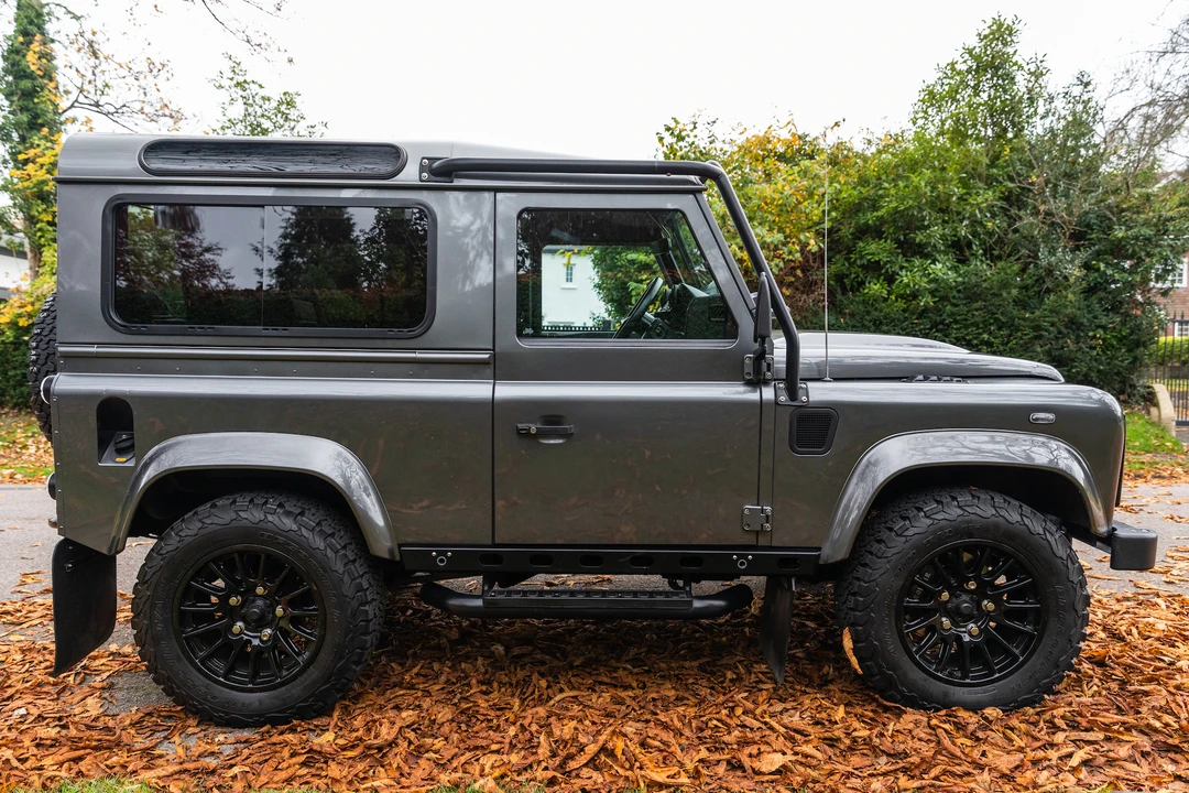 2015 Land Rover Defender 90 - Image 13 of 31