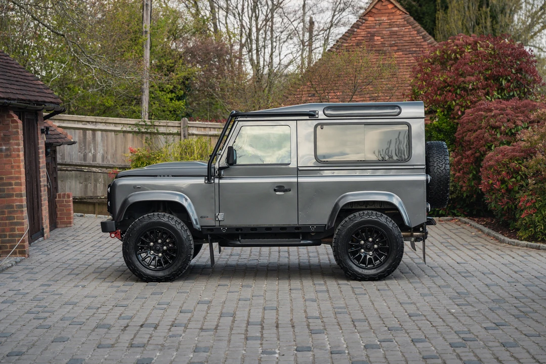 2015 Land Rover Defender 90 - Image 9 of 31