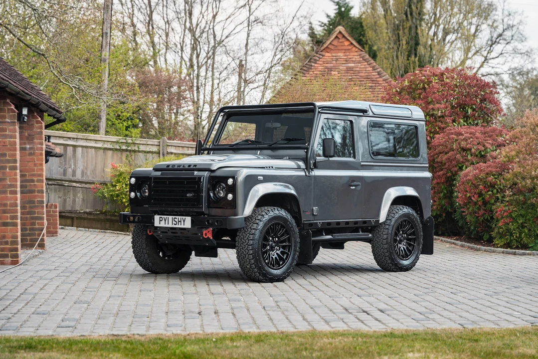 2015 Land Rover Defender 90 - Image 8 of 31