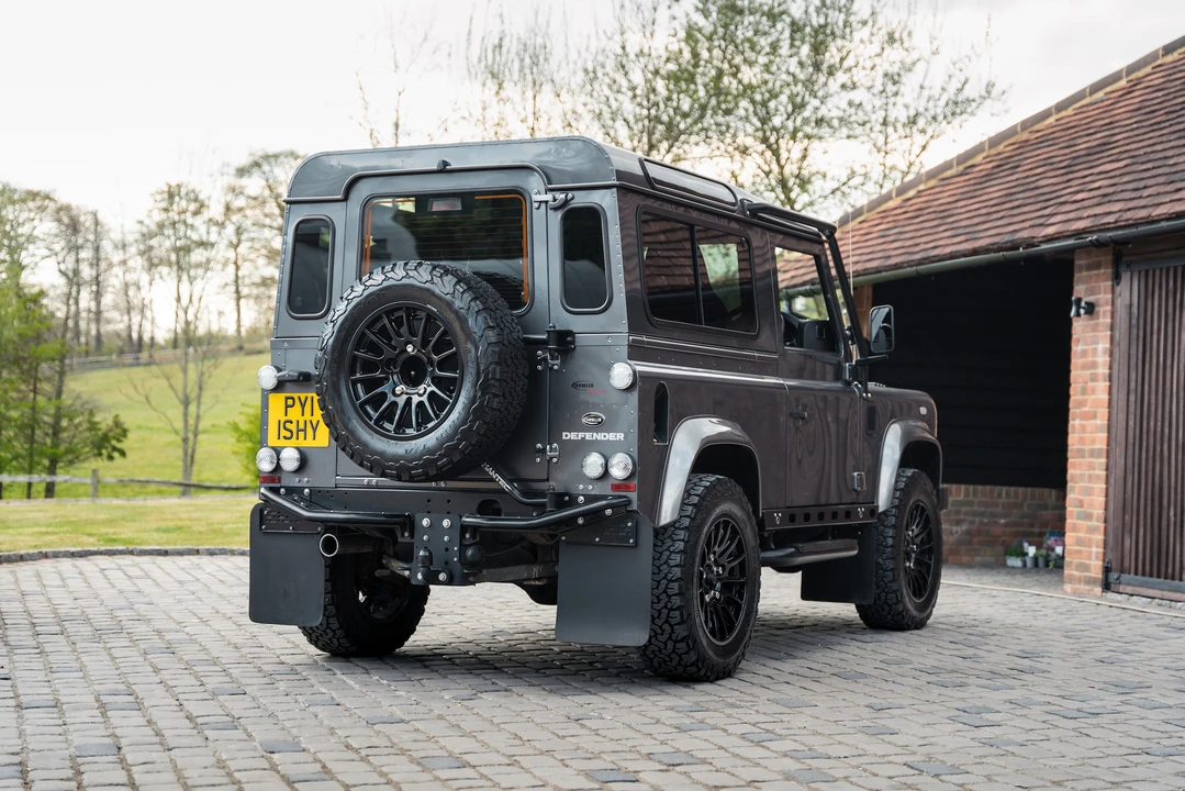 2015 Land Rover Defender 90 - Image 13 of 31