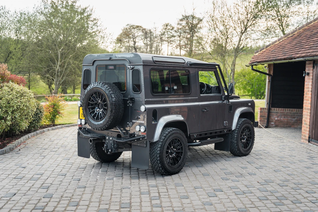 2015 Land Rover Defender 90 - Image 14 of 31