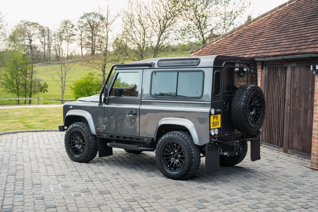 2015 Land Rover Defender 90 - Image 20 of 31