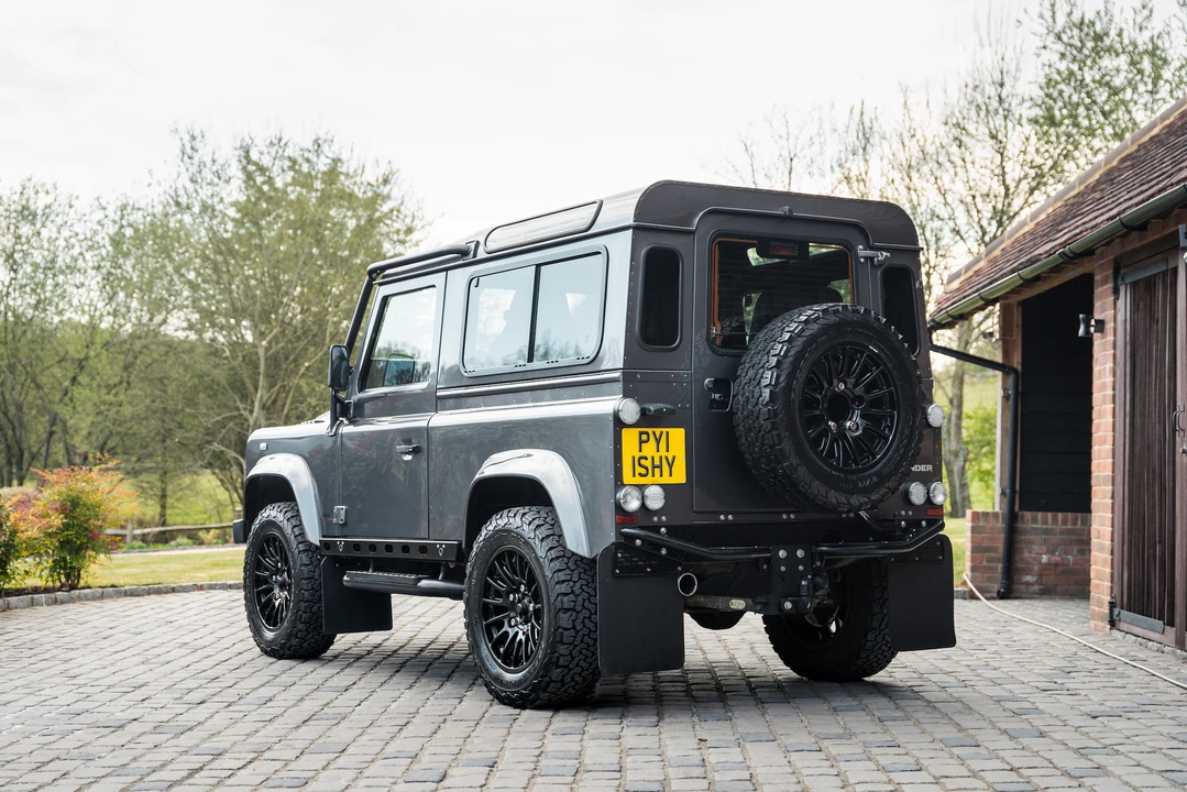 2015 Land Rover Defender 90 - Image 11 of 31