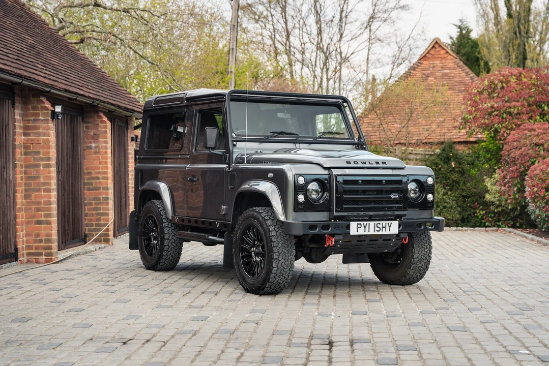 2015 Land Rover Defender 90 - Image 16 of 31