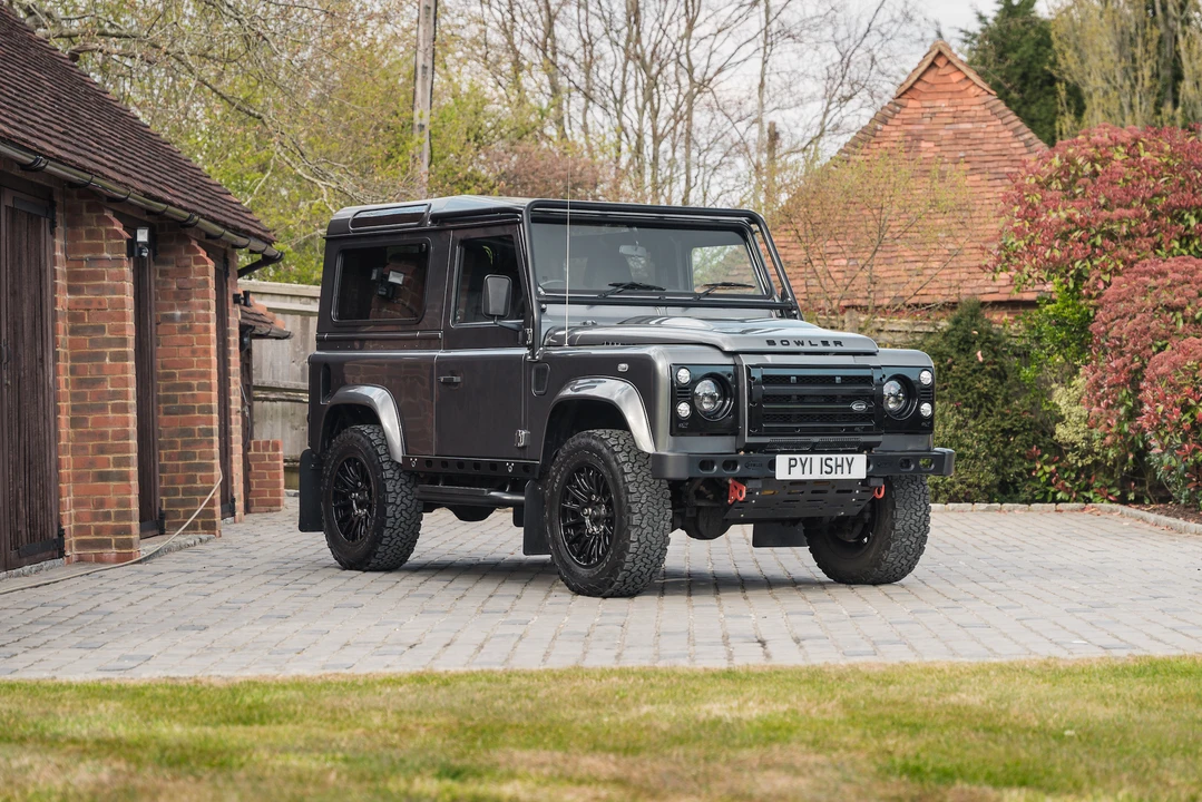 2015 Land Rover Defender 90 - Image 6 of 31