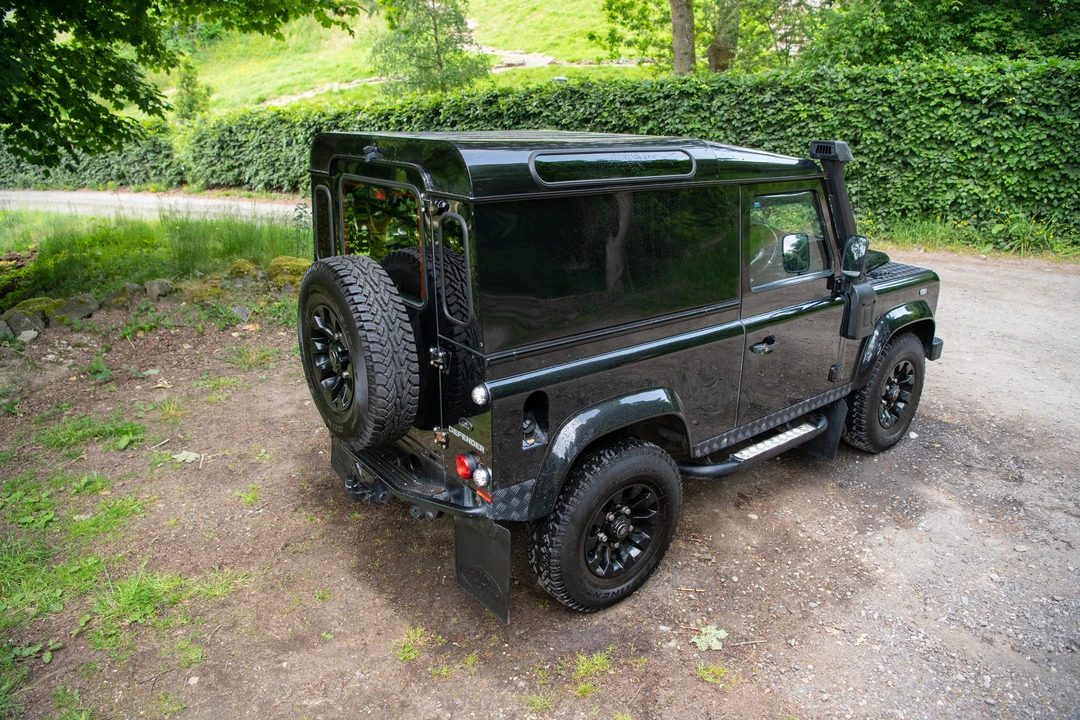 2015 Land Rover Defender 90 - Image 14 of 31