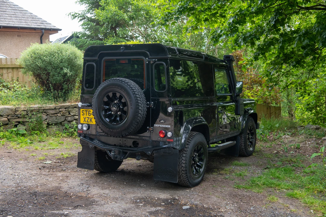 2015 Land Rover Defender 90 - Image 6 of 31