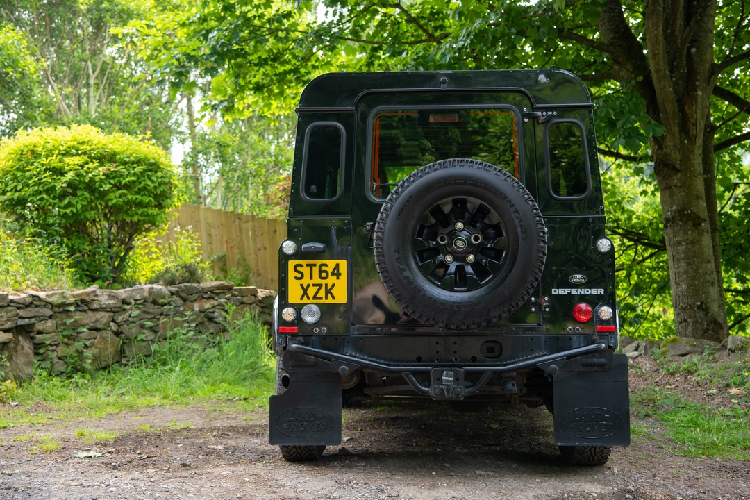 2015 Land Rover Defender 90 - Image 15 of 31