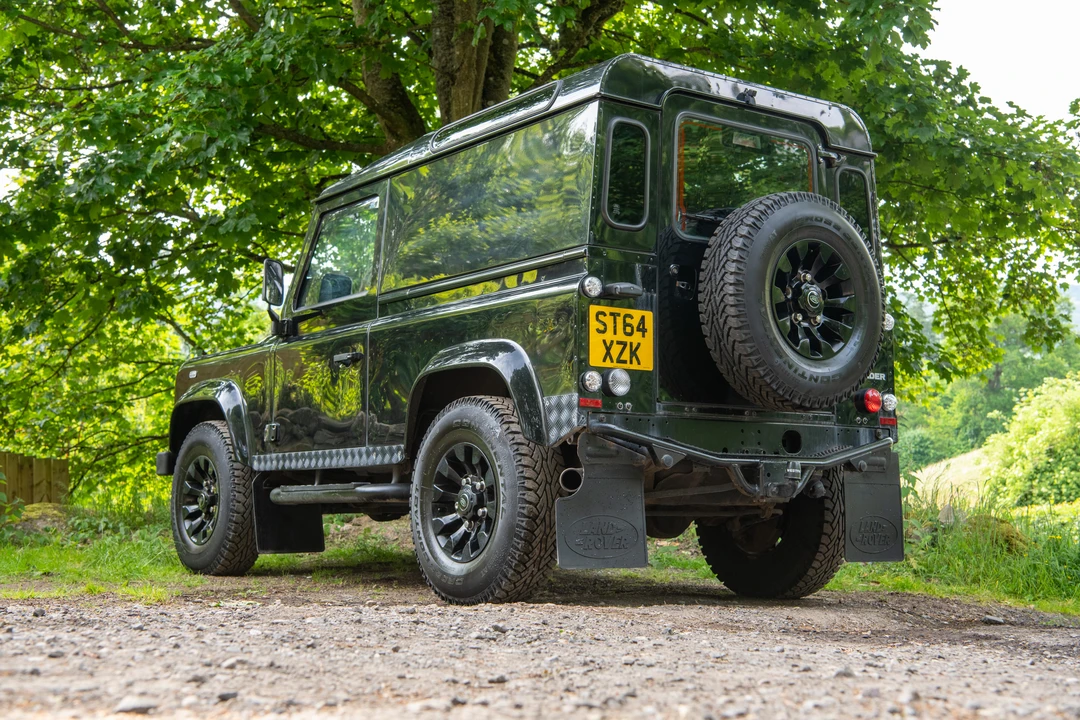 2015 Land Rover Defender 90 - Image 16 of 31