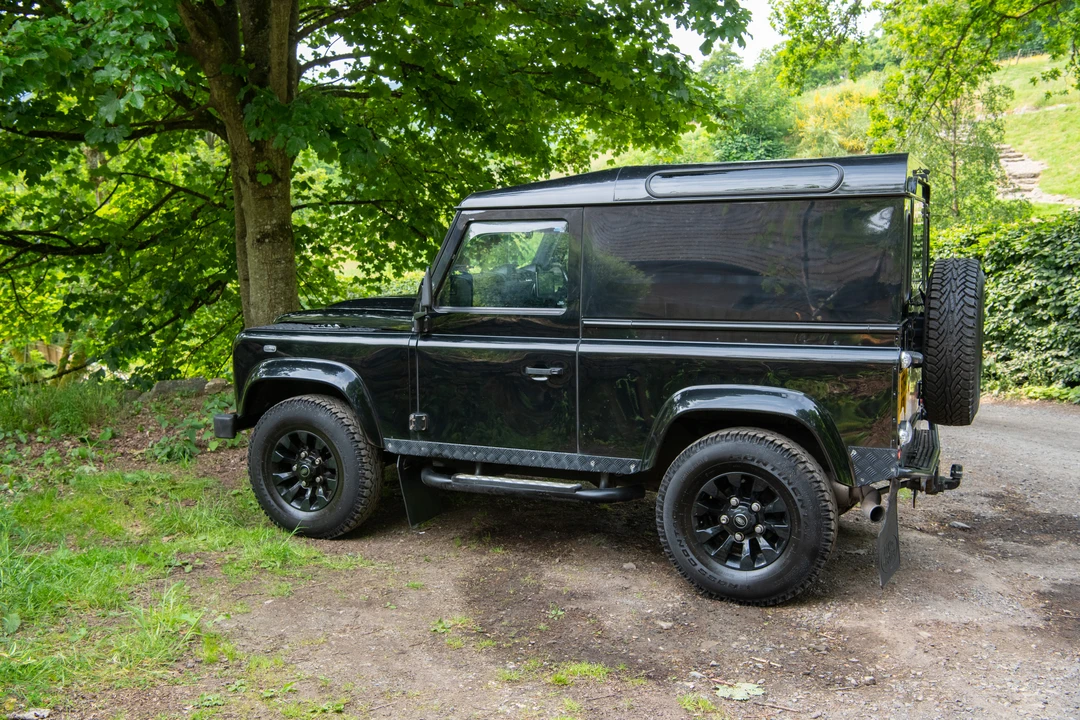 2015 Land Rover Defender 90 - Image 9 of 31