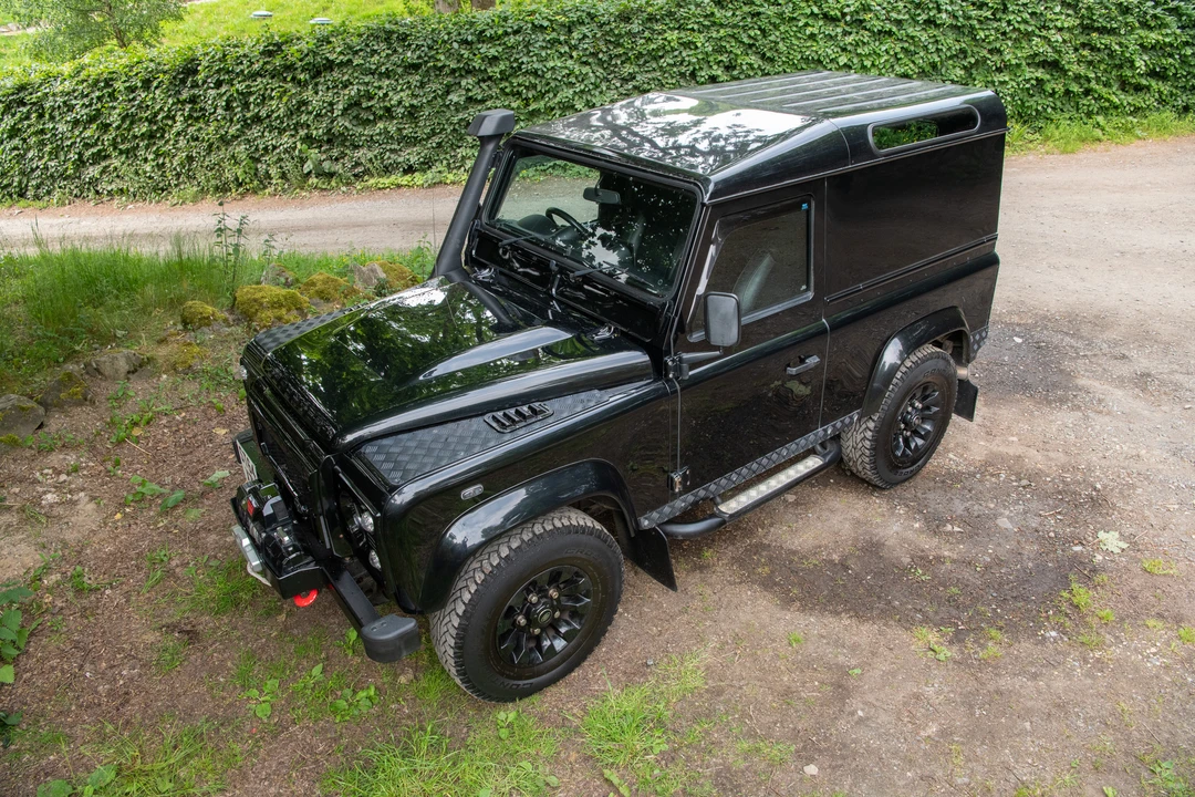 2015 Land Rover Defender 90 - Image 17 of 31