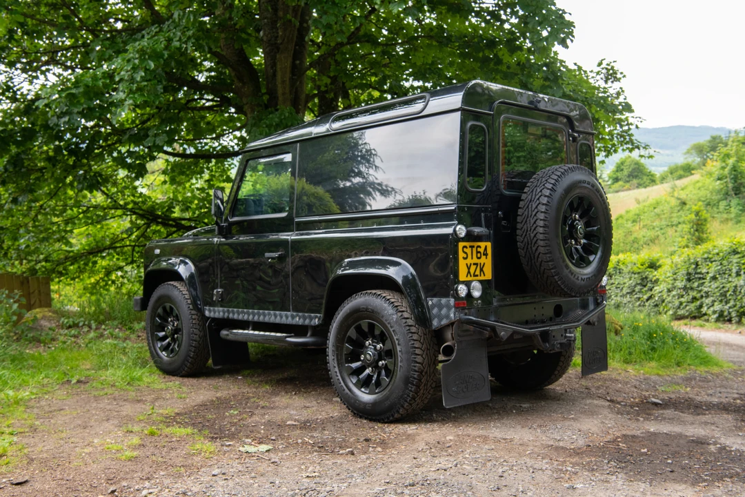 2015 Land Rover Defender 90 - Image 18 of 31