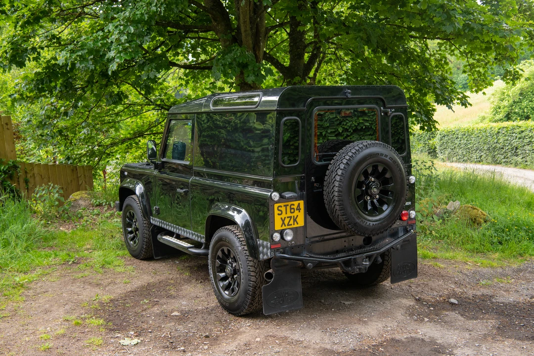2015 Land Rover Defender 90 - Image 19 of 31