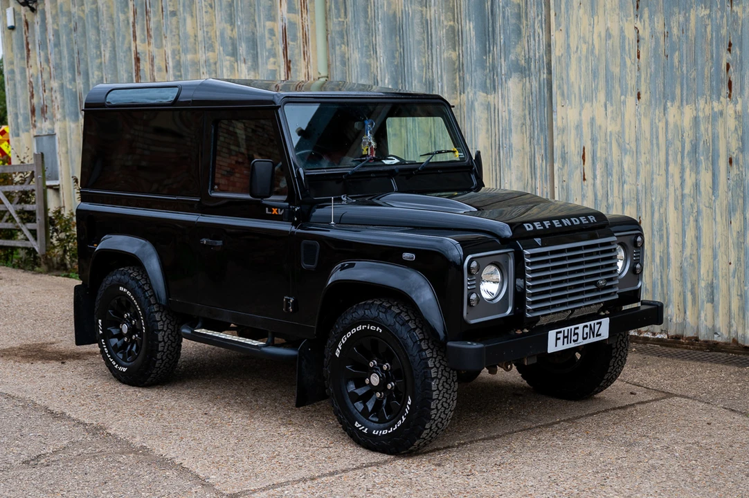 2015 Land Rover Defender 90 - Image 2 of 31