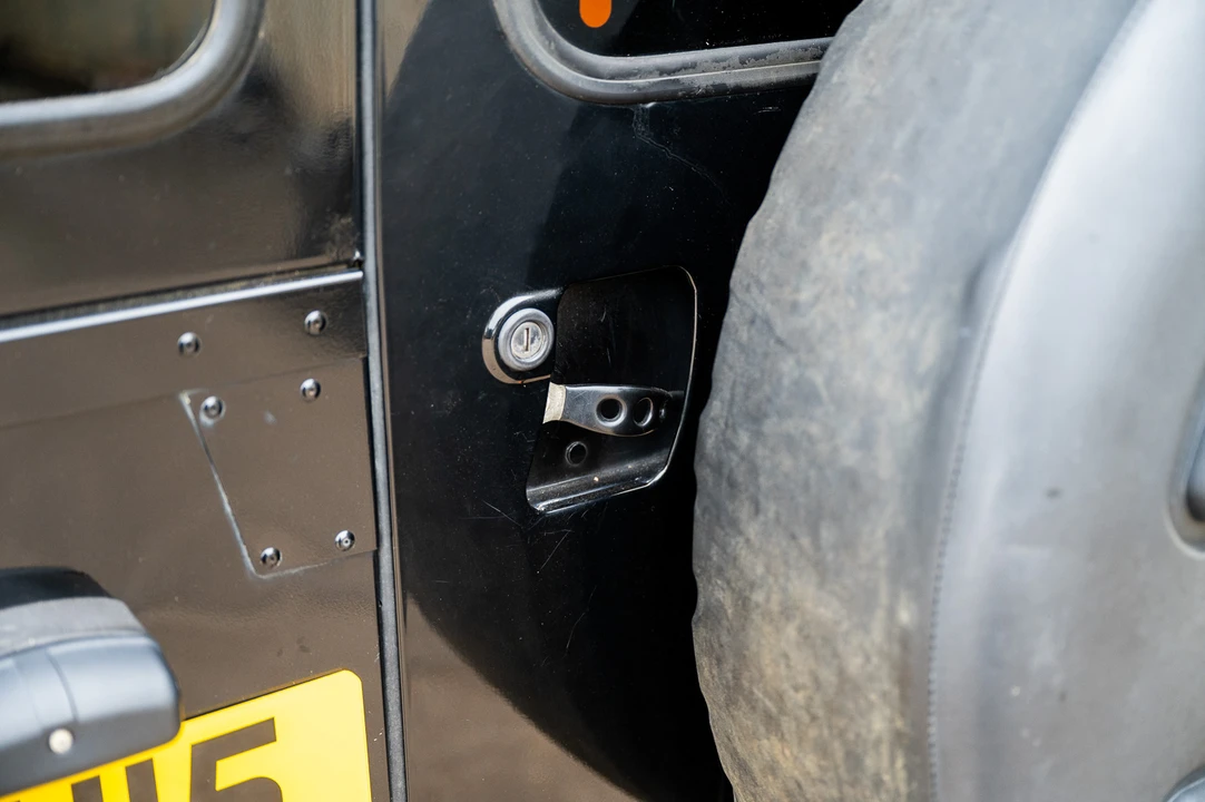 2015 Land Rover Defender 90 - Image 25 of 31