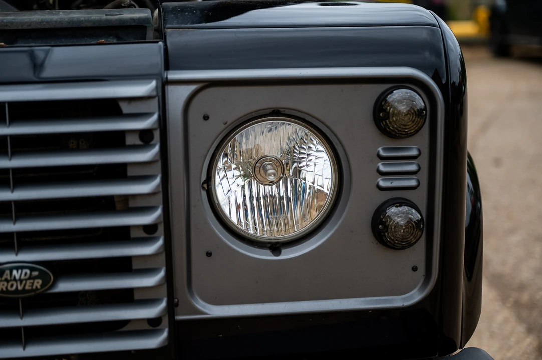 2015 Land Rover Defender 90 - Image 29 of 31