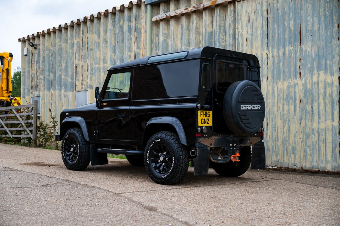 2015 Land Rover Defender 90 - Image 6 of 31