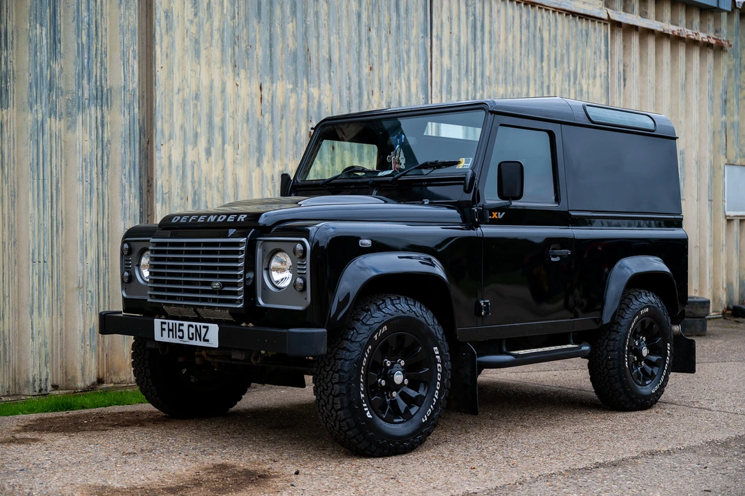 2015 Land Rover Defender 90 - Image 4 of 31