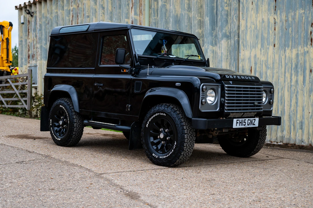 2015 Land Rover Defender 90 - Image 10 of 31