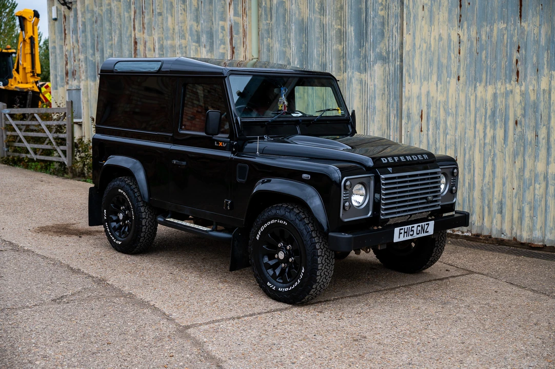 2015 Land Rover Defender 90 - Image 14 of 31