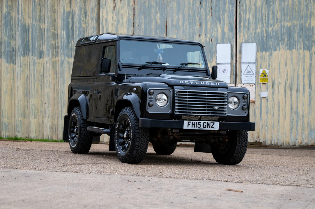 2015 Land Rover Defender 90 - Image 16 of 31