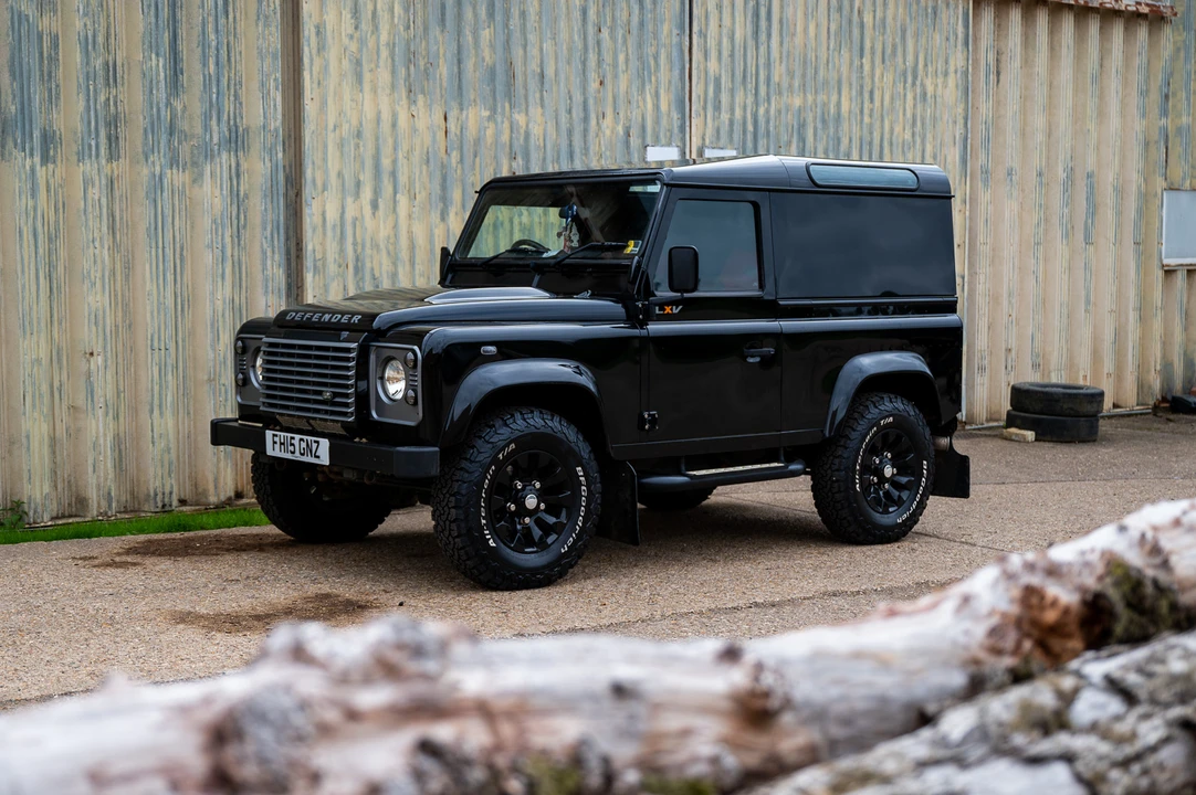 2015 Land Rover Defender 90 - Image 11 of 31