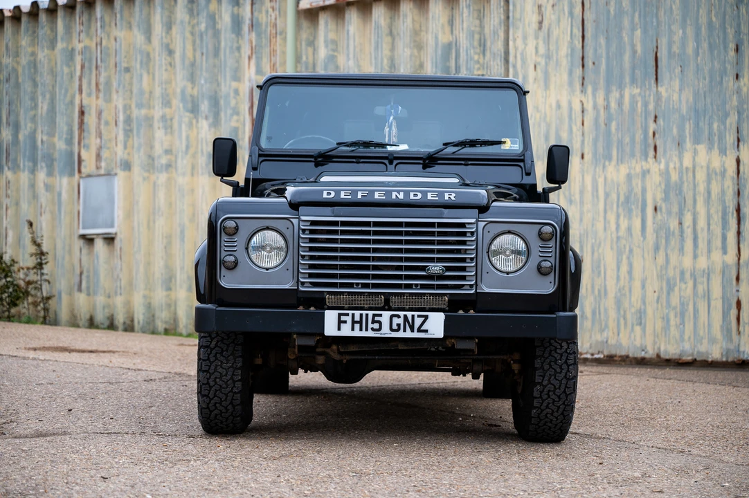 2015 Land Rover Defender 90 - Image 3 of 31