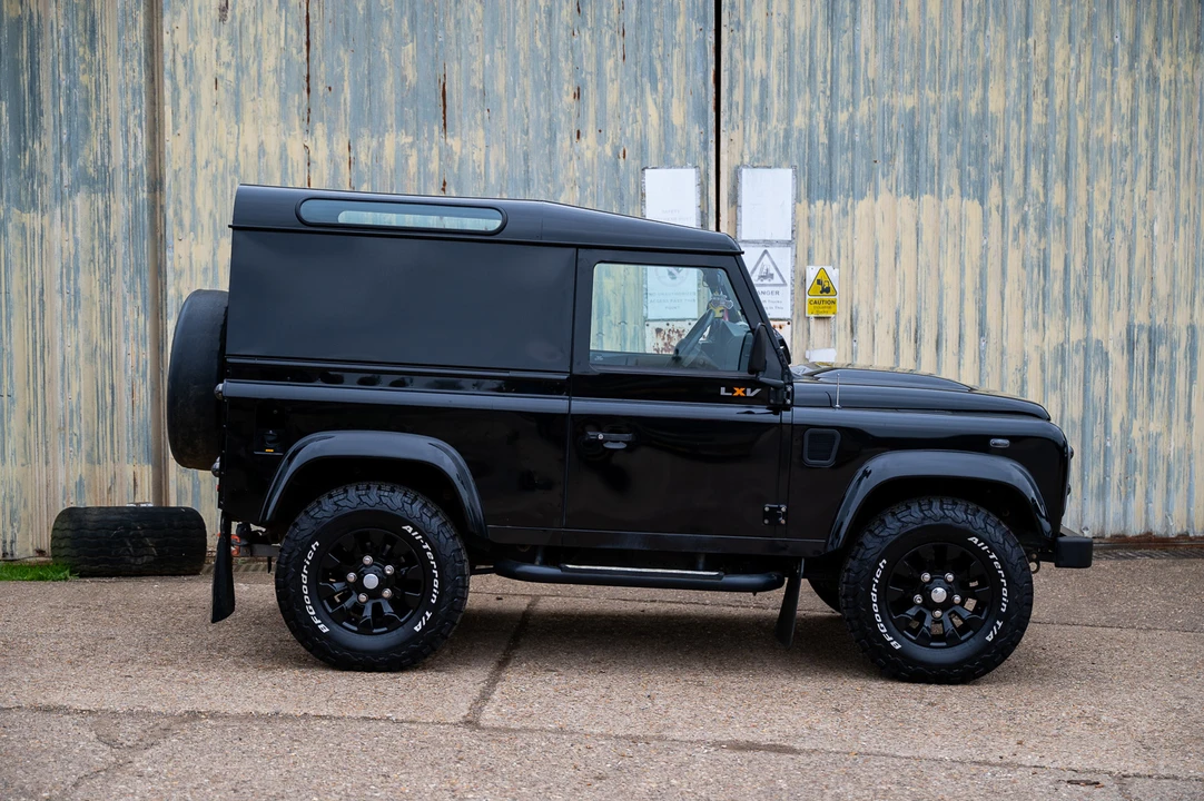 2015 Land Rover Defender 90 - Image 22 of 31