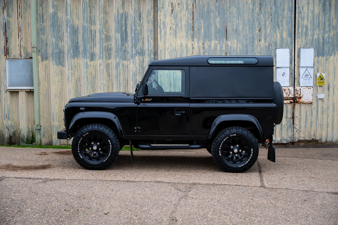 2015 Land Rover Defender 90 - Image 23 of 31