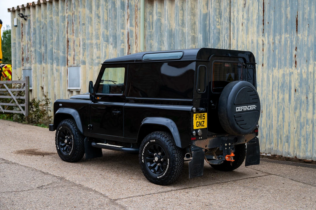 2015 Land Rover Defender 90 - Image 24 of 31