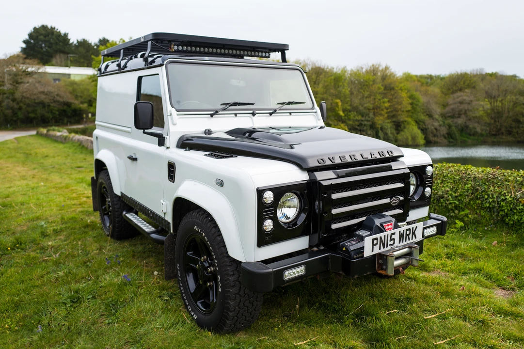 2015 Land Rover Defender 90 - Image 2 of 31