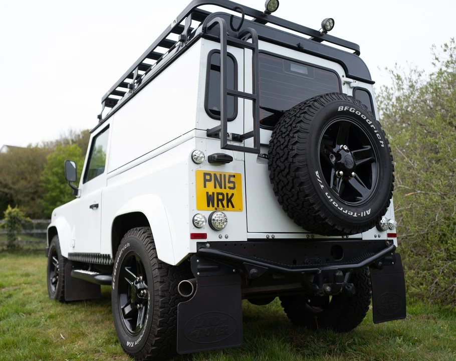 2015 Land Rover Defender 90 - Image 12 of 31