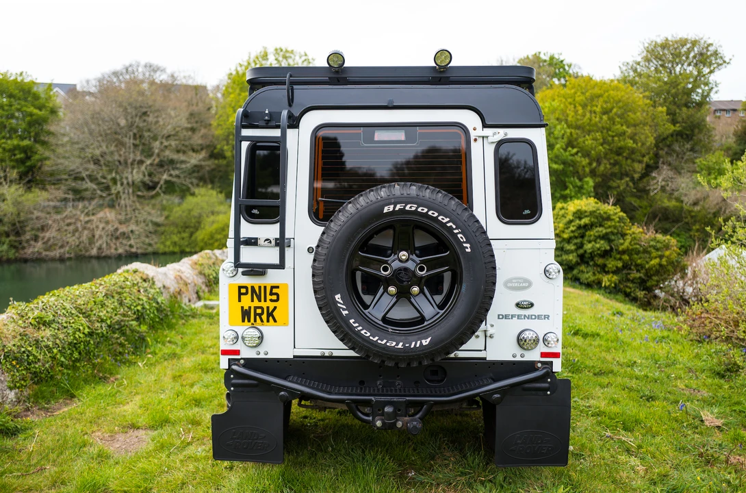 2015 Land Rover Defender 90 - Image 10 of 31