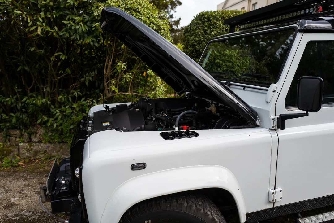 2015 Land Rover Defender 90 - Image 17 of 31