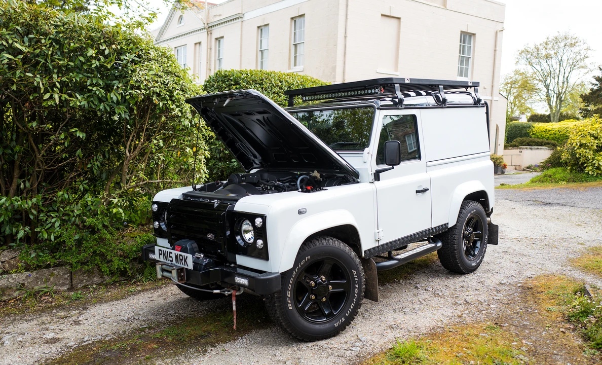 2015 Land Rover Defender 90 - Image 18 of 31