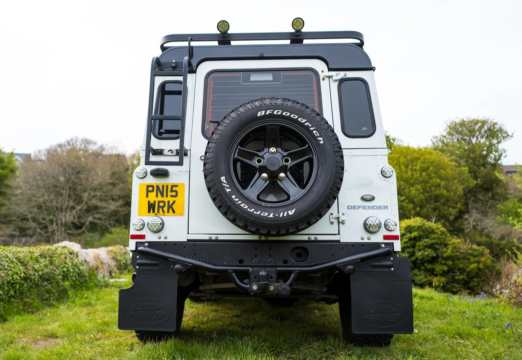 2015 Land Rover Defender 90 - Image 4 of 31