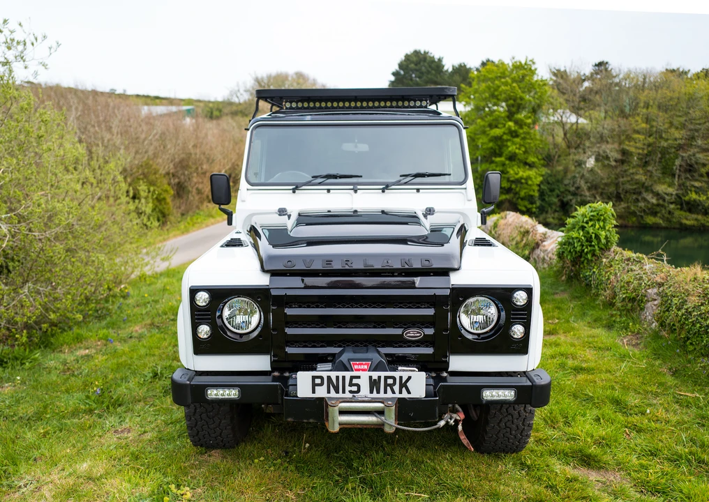 2015 Land Rover Defender 90 - Image 5 of 31